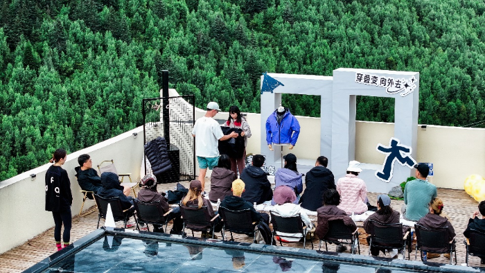 賭波:波司登2025鞦季新品亮相川西秘境